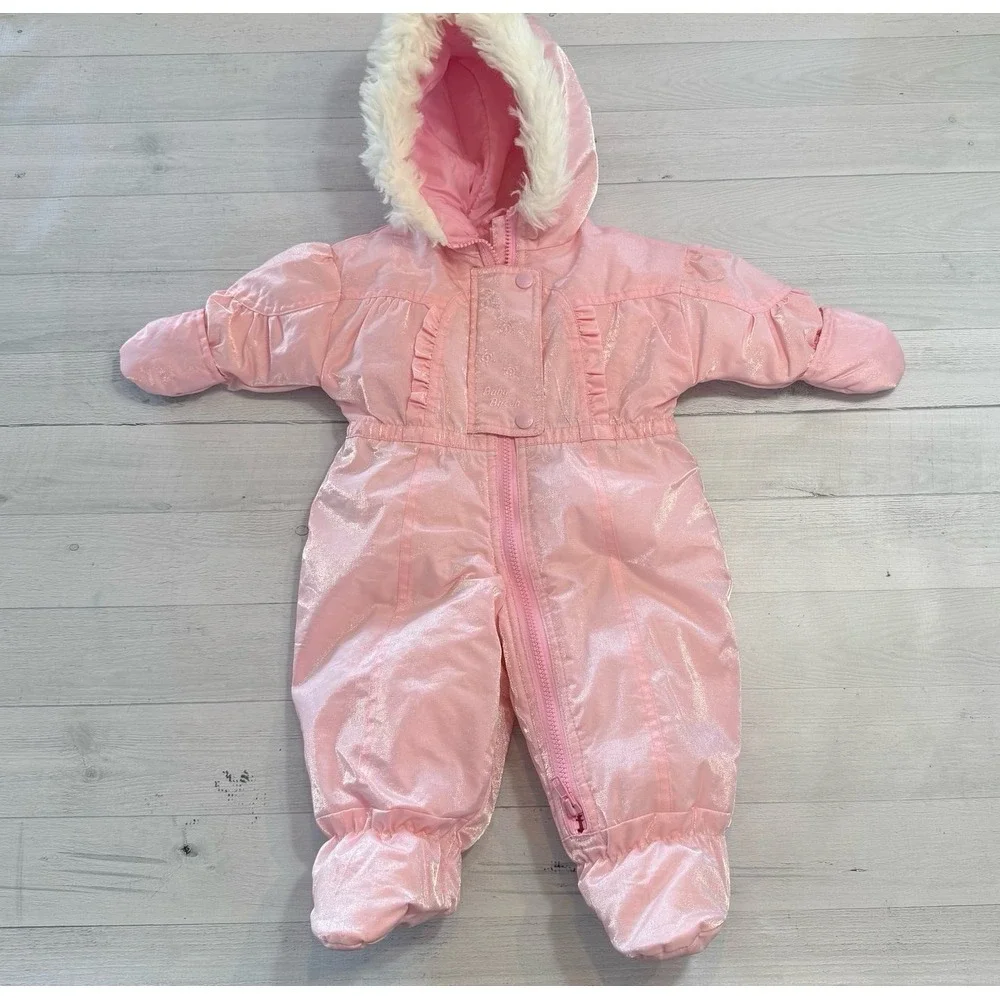 OshKosh B'Gosh baby girls pink shimmer bunting snowsuit 6/9‎ months